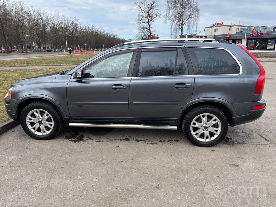 Sakarā ar jauna auto iegādi pārdodu ģimenes automašīnu Volvo Xc90.
Auto ir