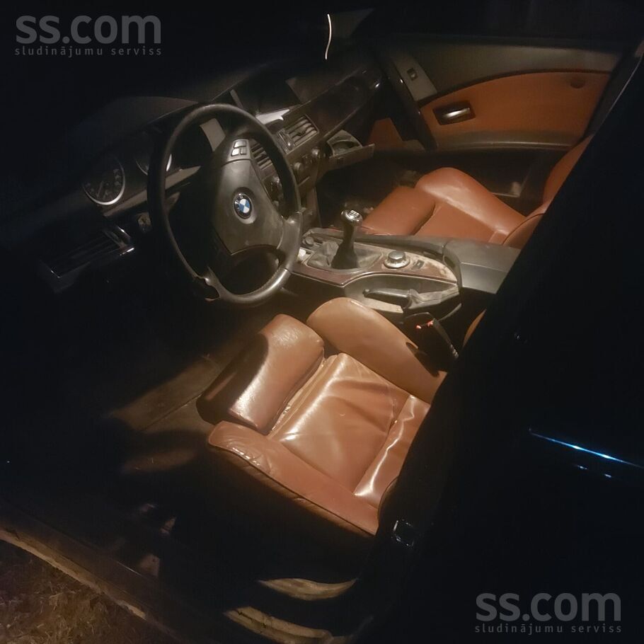 Ar defektu nestrada bakas dzen degvielu uz vienu baku suknis jauns kludu nau