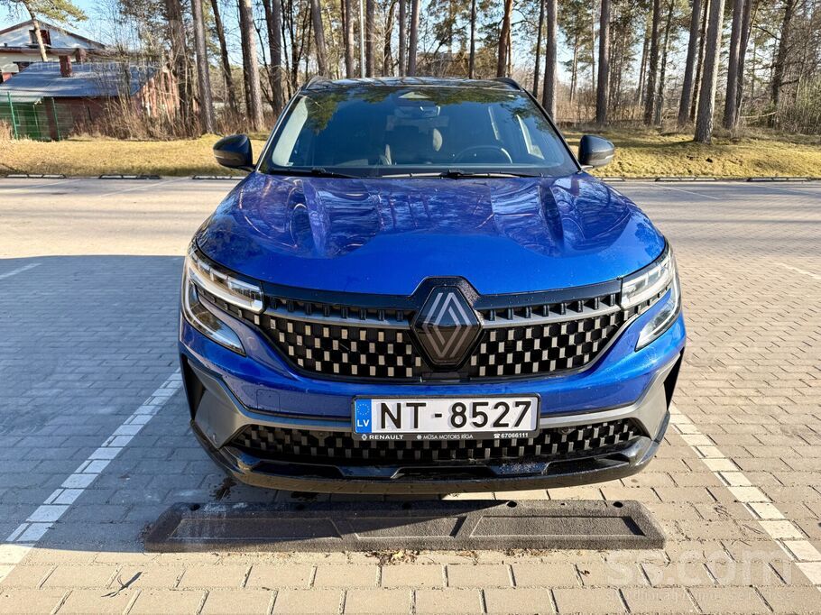 Renault Austral Mild Hybrid 160 Tce, 2024. gads.
Esprit Alpine vizuāli pie