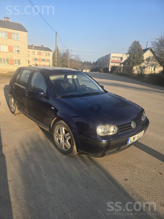 Volkswagen Tirgojas labs golfins.