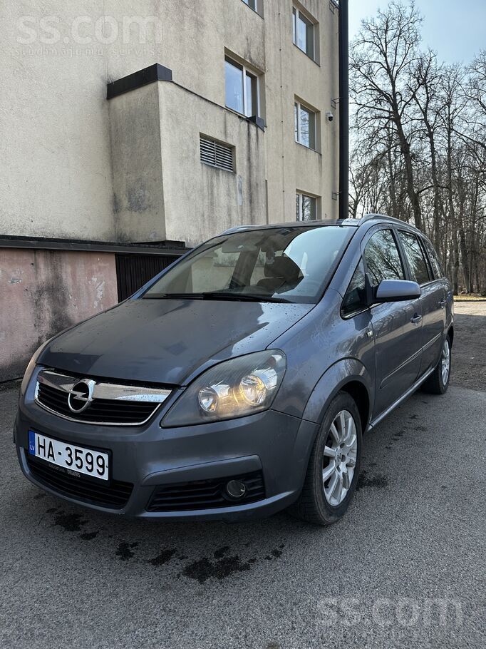 Opel Pārdodu Opel Zafira darba kārtībā , auto tiek izma
