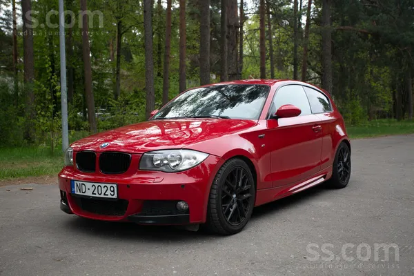 BMW Pārdodu BMW 1 Series M pakotnē. 