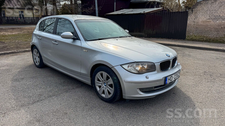 Mašīna ir labā vizuālā un tehniskā stāvoklī. Tikko izieta tehniskā apskate.