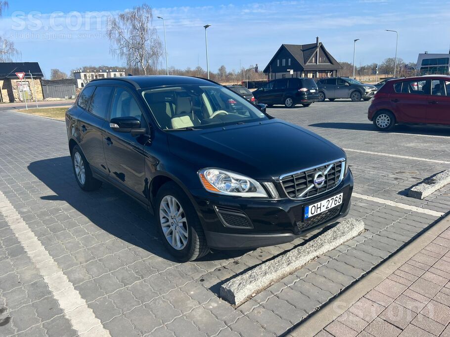 Tiek pārdots 2011. gada Volvo Xc60 ar 3.2 benzīna motoru, automātisko ātrumk