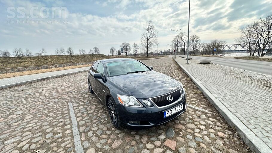 Продаю Lexus Gs300. Автомобиль вложений не требует. В комплекте отдаю зимние