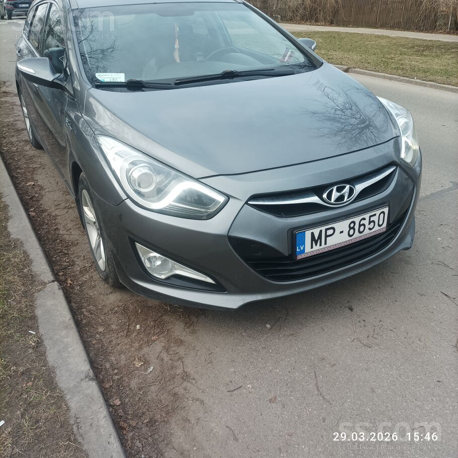 Экономичный семейный автомобиль с новым техническим осмотром налоги уплачены