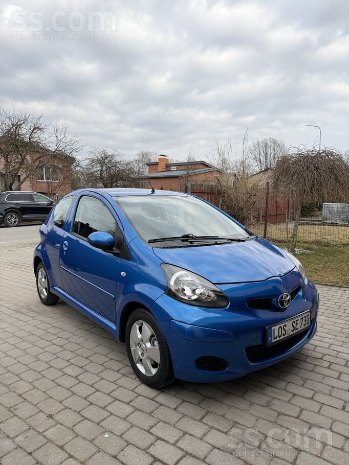 Pārdodu Toyota Aygo , ļoti ekonomisku auto mūsdienās. 1.0 benzīns, automāts