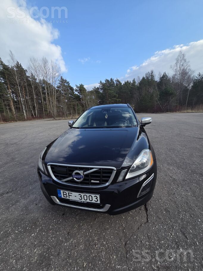 Kopts un teicamā tehniskā stāvoklī esošs Volvo Xc60 R-Design, 2.0 tdi 120kw/