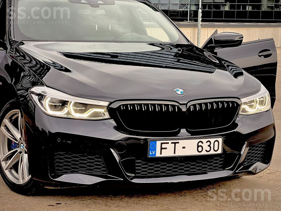 M-paka, R-19 diski, brūns ventilējams ādas salons, melnie griesti, panorāmas