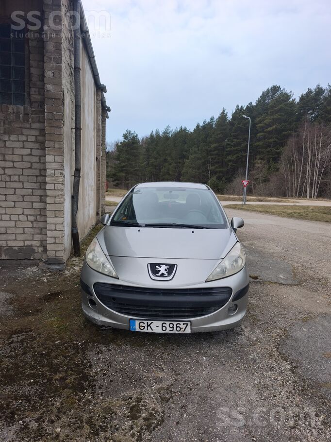 Pārdod Peugeot 207.
Ar mašīnu brauca gados cilvēks, līdz brīdim kad izsprāg