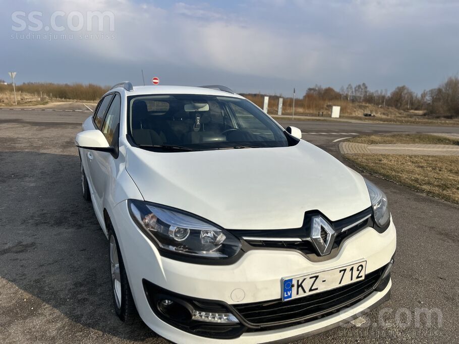 Pārdod Renault Megane 2014 baltā krāsā, labā tehniskā un vizuālā stāvoklī.
