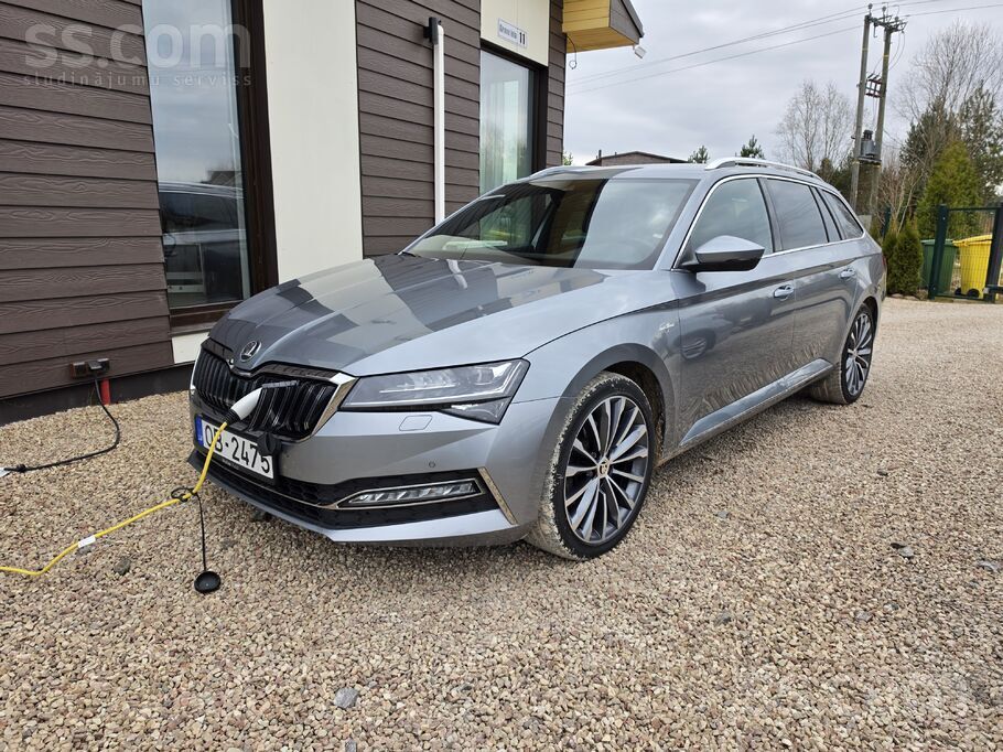 Škoda Superb Laurin & Klement Plug-In hybrid (218 ps). Auto ļoti labi uzturē