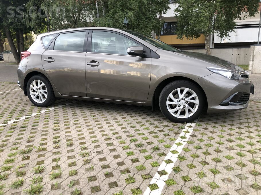 Toyota Pārdodam automašīnu, lieliskā stāvoklī, ekonomiska