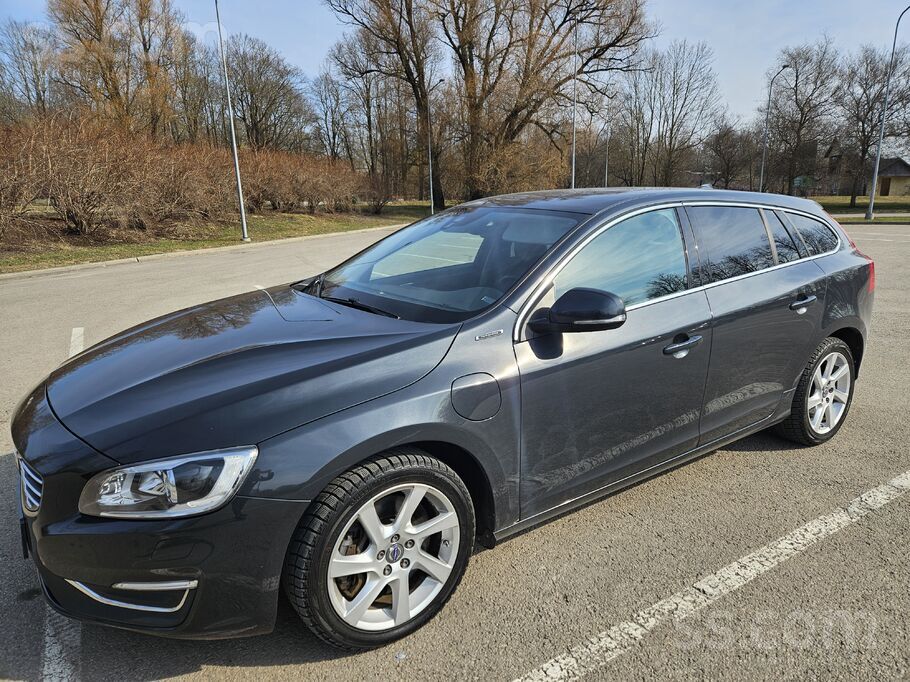 Volvo V60 Plug-in Hybrid Awd, ādas salons, ekonomisks, 2015. gads. Pārdod īp
