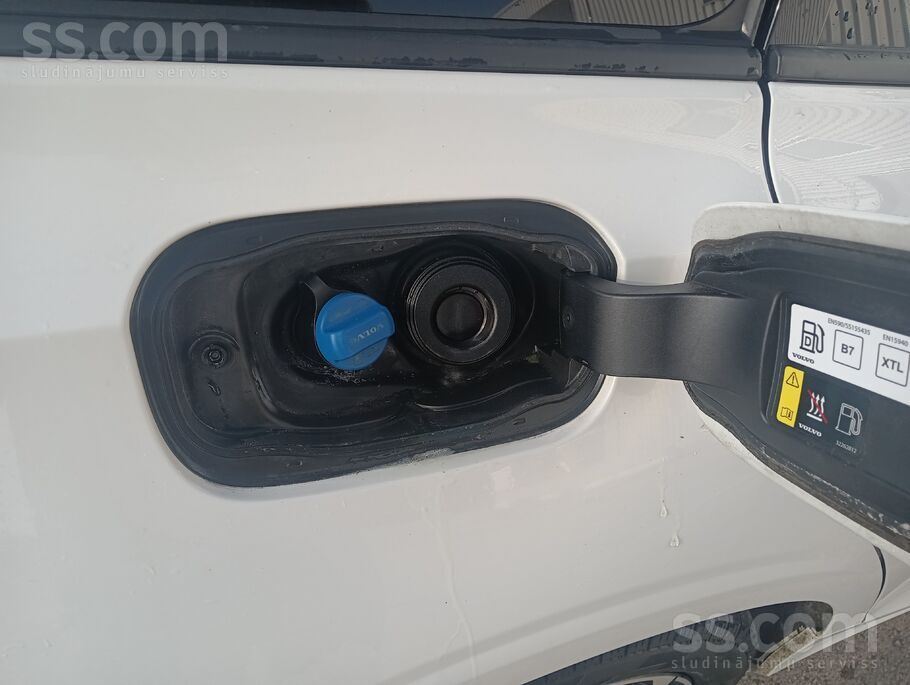 Pārdodu Volvo V60 ar 2, 0 l dīzeļdzinēju un nobraukumu 142 000 km, kas ir te