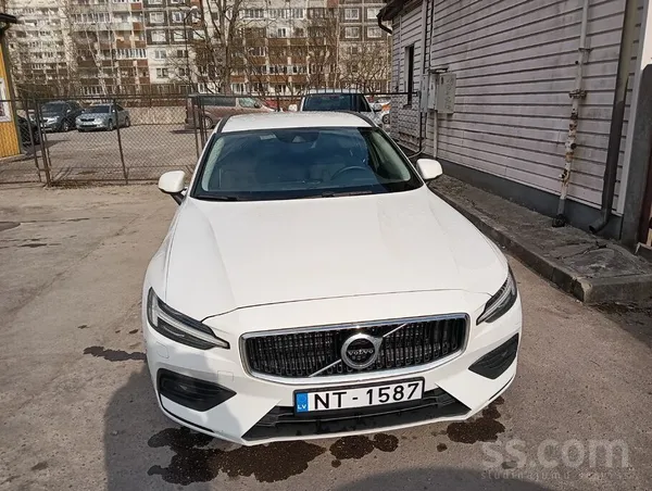 Volvo Pārdodu Volvo V60 ar 2, 0 l dīzeļdzinēju un nobrau