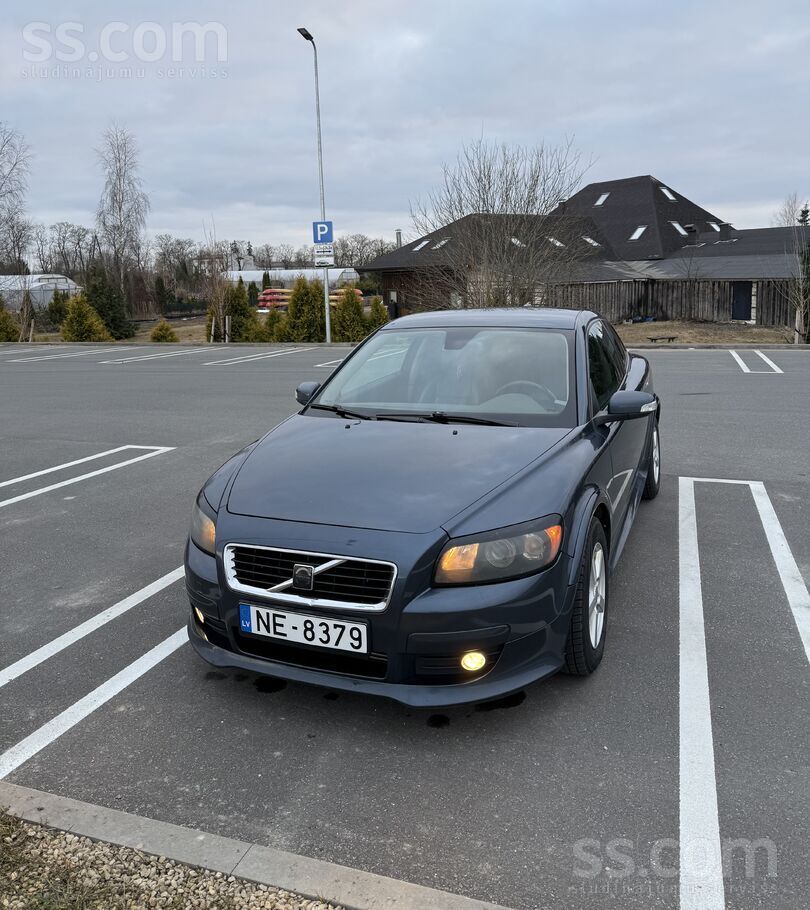 Pārdod Volvo C30 R-Design labā tehniskā un vizuālā stāvoklī, mehāniska ātrum