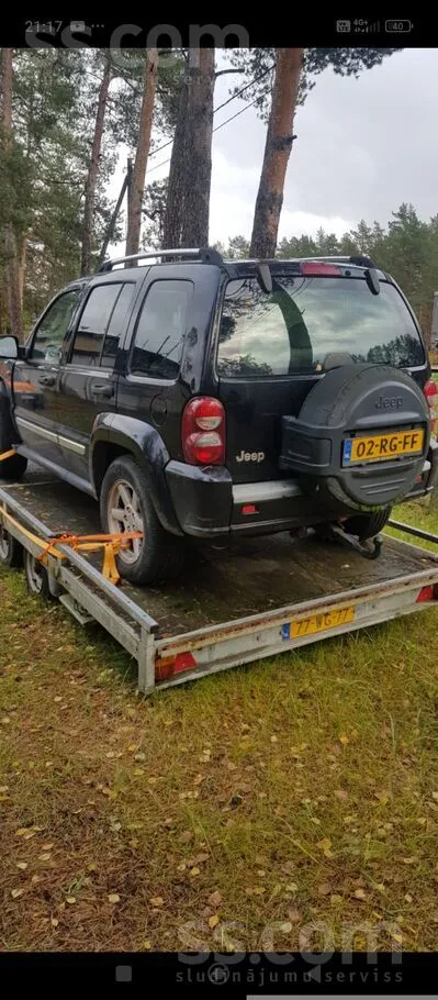 Jeep Продаю машину после аварии, двигатель целый машина
