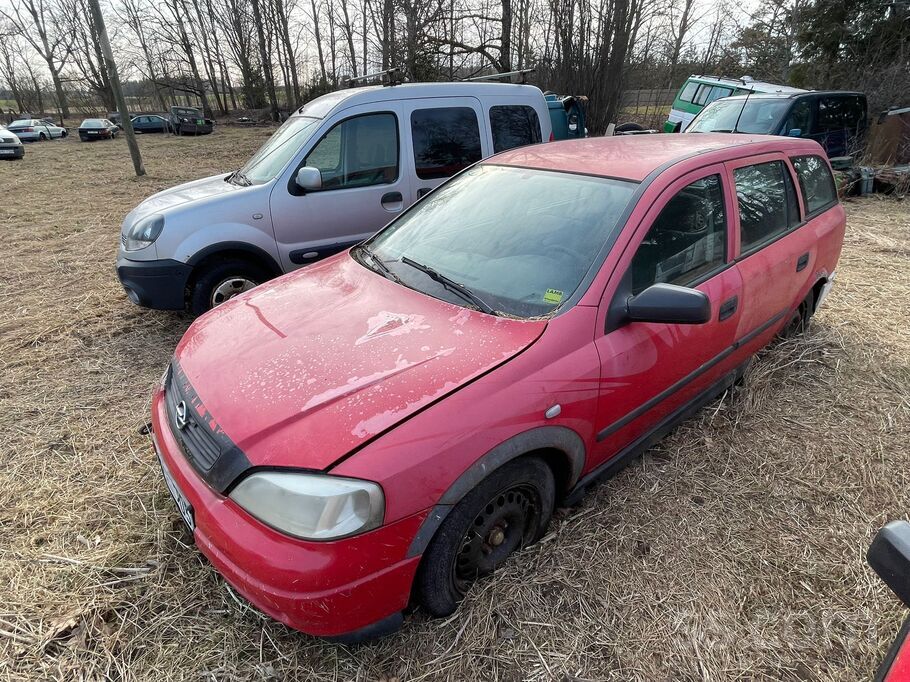 Neejoša. Dzinēja defekts - ķēdei spriegotājs nolūza.
Benzīns gāze. 4. pa