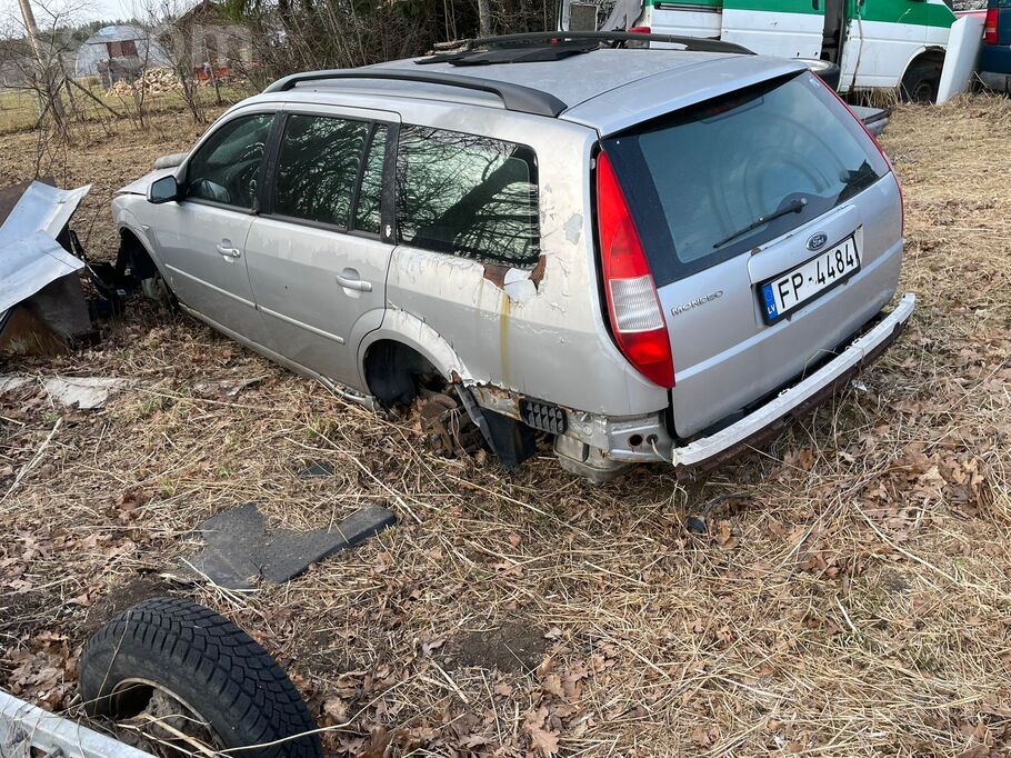 Labs v6 dzinējs, ielikts no auto ar aptuveni 180t nobraukumu, ar nomainītu ķ