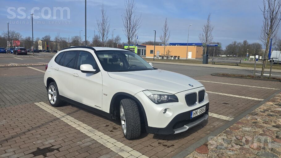Bmw X1 4x4(xdrive) 2ldīzelis ar lielo displeju panelī. R18 labas ziemas riep