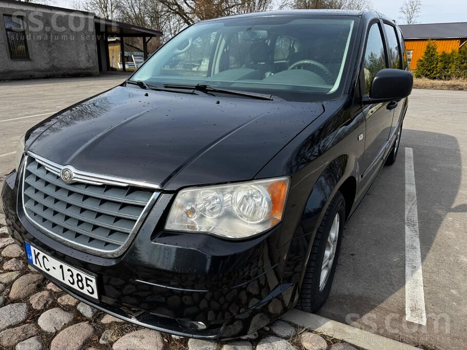 Chrysler Pārdod īpašnieks automašīnu Chrysler Grand Voyager
