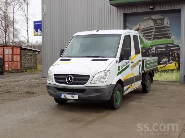 Mercedes Darba auto ar 7 sēdvietām. Auto pilna masa līdz 30