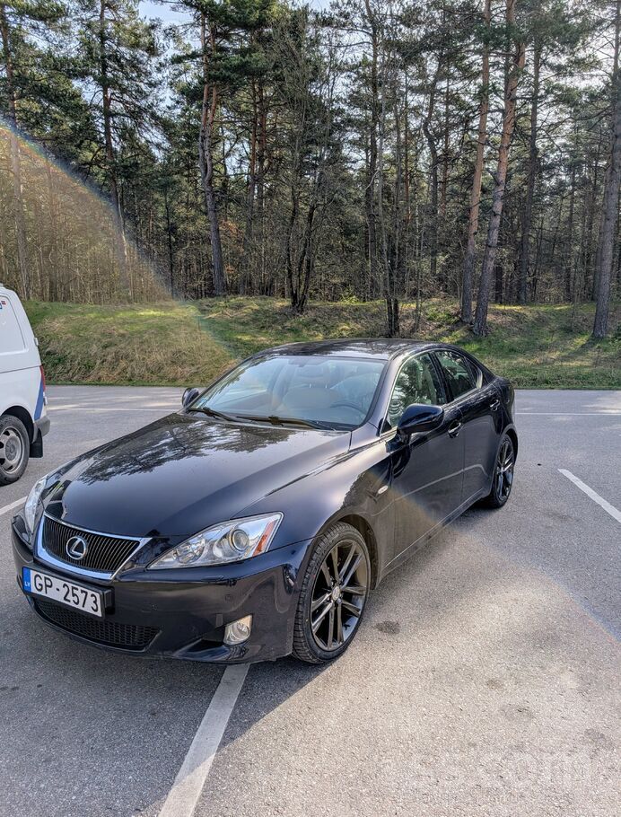 Lexus IS