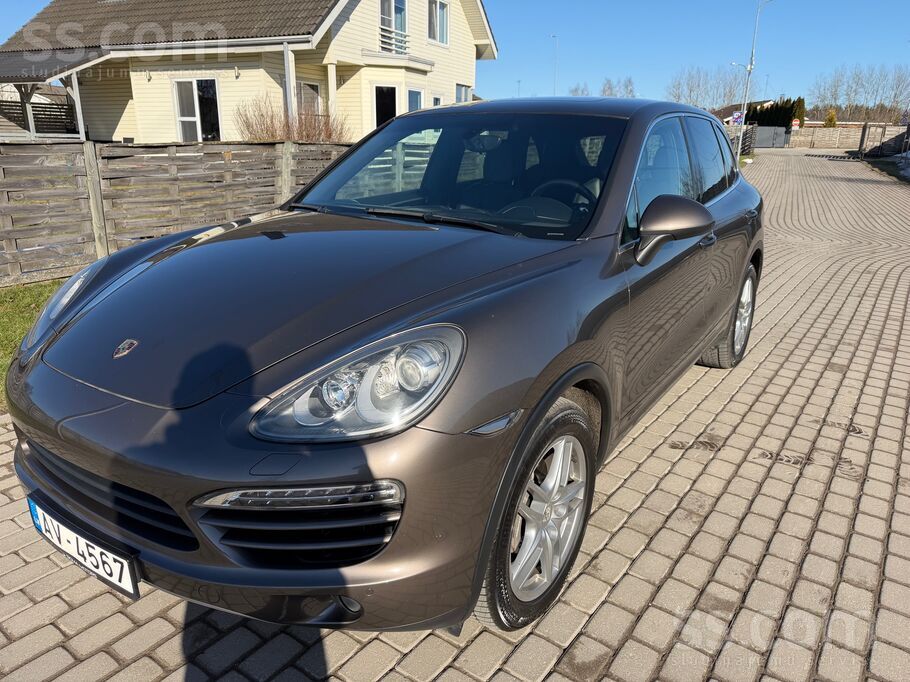 Īpašnieks pārdod uzticamu Porsche Cayenne 180kw dzinējs , 245zs.
Tehniski