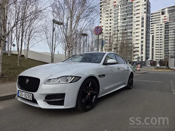 Reprezentatīvs auto kas izceļas un rada sajūtas katru reizi, kad sēdies pie