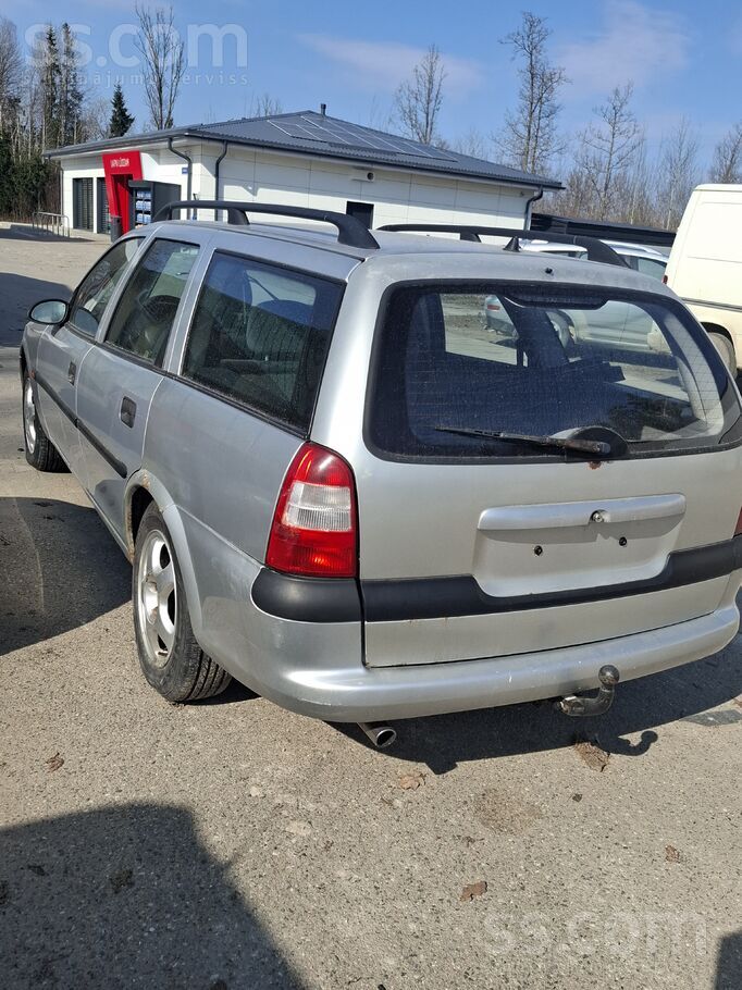 Pārdodu Opel Vectra Caravan
Bez apskates, jo kādu laiciņu nostāvēja garāžā