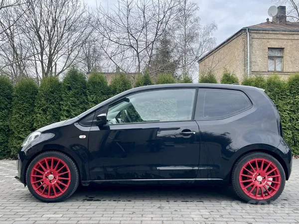 Volkswagen Ekonomisks, ērts un stilīgs auto - VW UP. (2012)
