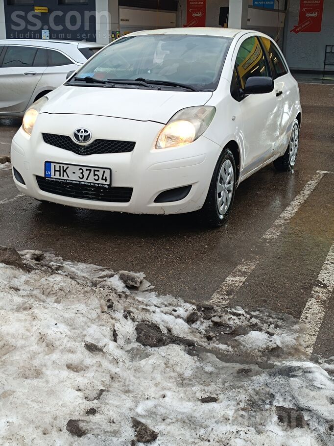 Toyota Uzticams un ekonomisks 2010. gada Toyota Yaris ar 