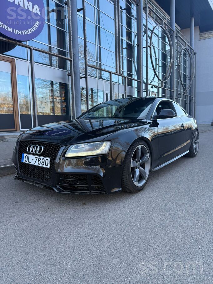 Audi 6900€