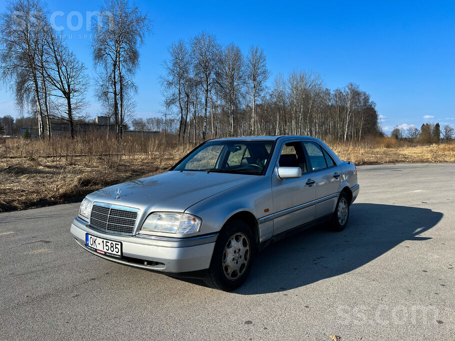 Mercedes Tiek tirgots ar svaigu apskati Mercedes-Benz C220 