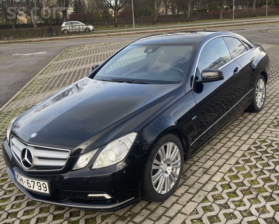 Mercedes Labs auto, atbilstoši savam vecumam, dinamsiska st