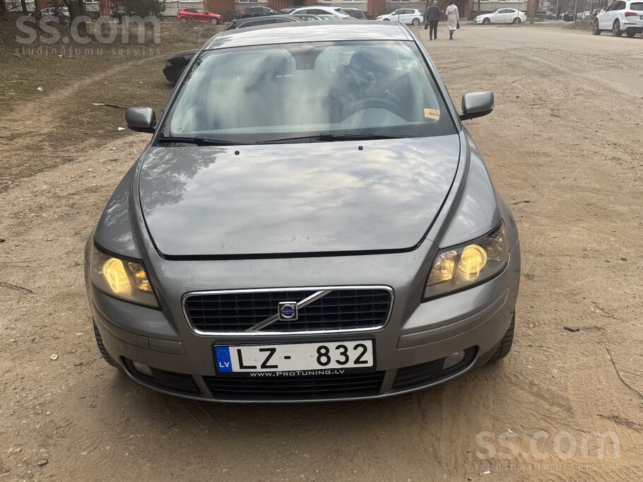 Volvo Продаю хороший автомобиль связи с покупкой нового 