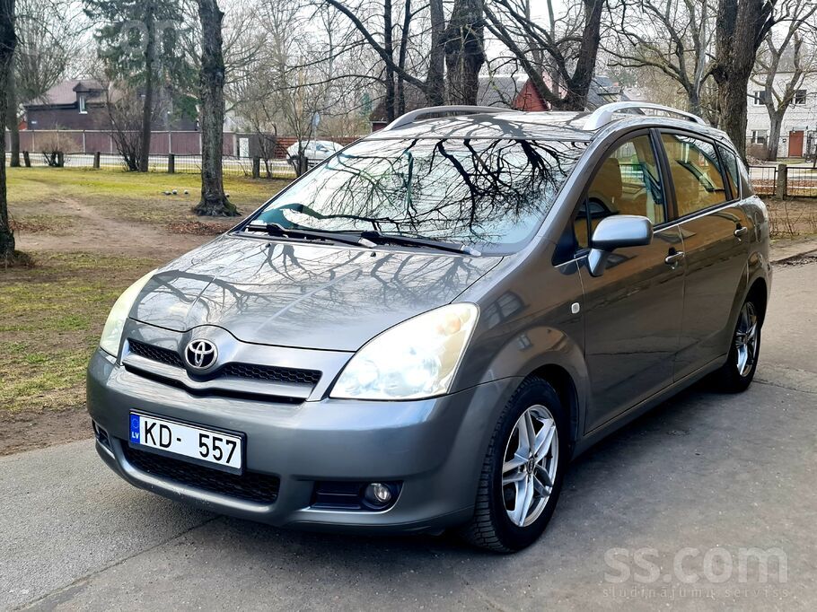 Продаём Toyotu Corollu Verso. 2.2 D-4D (100kW) Машина в хорошем состоянии, в