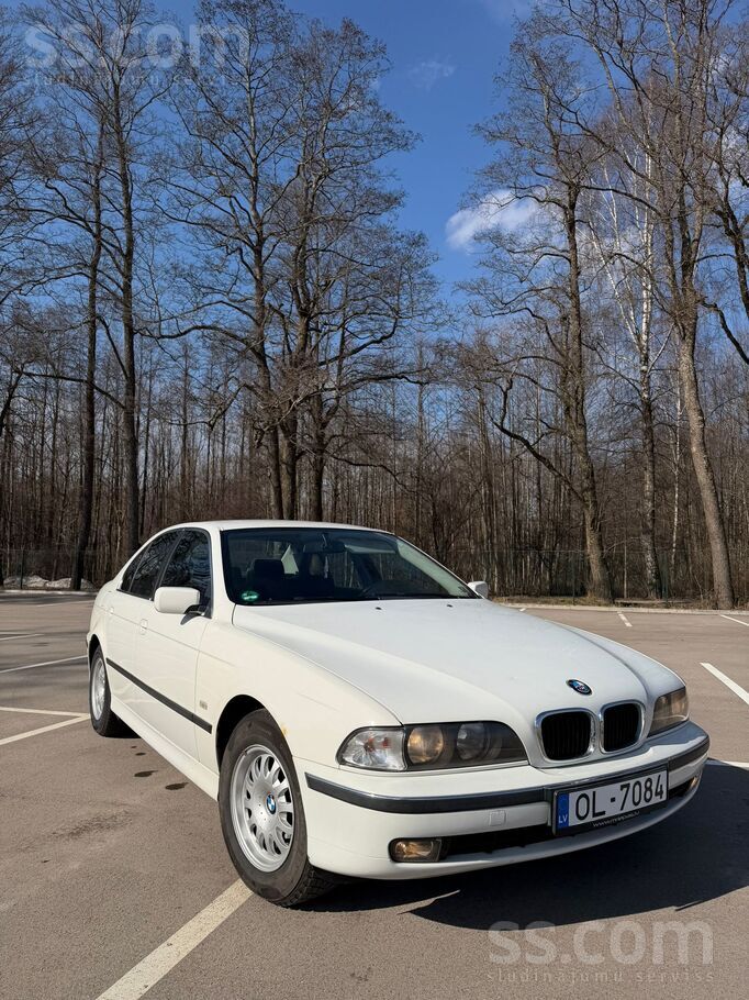 Pārdod BMW E39 520. TA līdz 02.10.2026. Uz auto stāv labas ziemas riepas kom