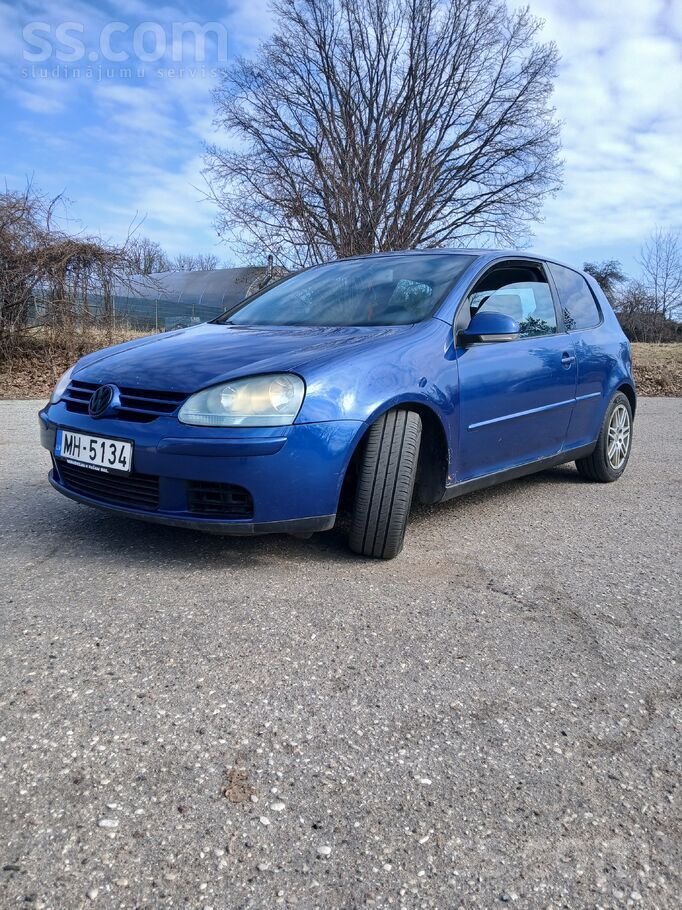 Volkswagen Pārdod ekonomisku golf 5 ar tikko izietu Ta. 2004G