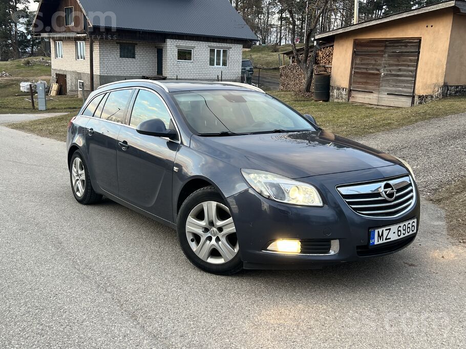 Opel Tirgošanā ģimenes auto Insignia ar uzticamo 2.0cdt