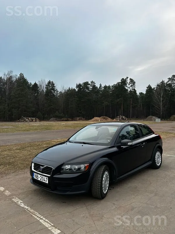 Volvo Pārdodu ekonomisku auto: