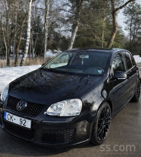 Volkswagen Uz tirdziņu dodas kopts un pieskatīts jauniešu aut