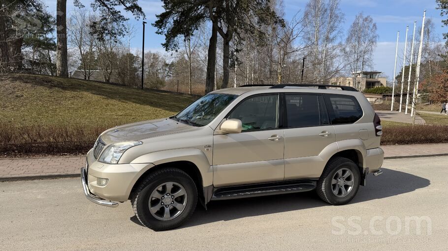 Toyota Toyota Landcruiser 120. Labākais ir no šīs klases,