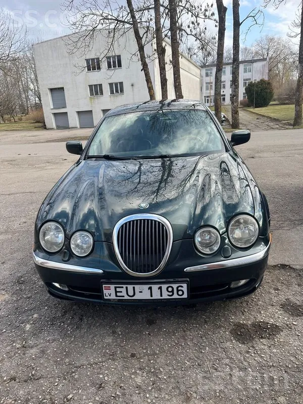 Jaguar Auto tehniski ļoti labs brauc ļoti labi , paties m