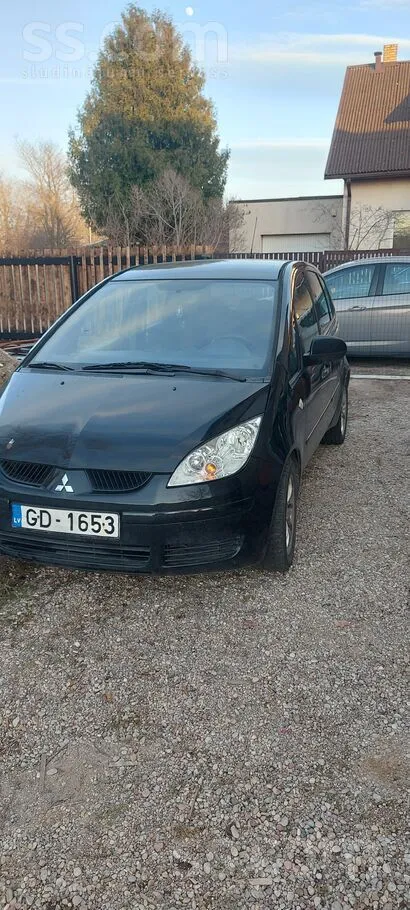 Mitsubishi Хорошее рабочее состояние. Обслужена, много новых 