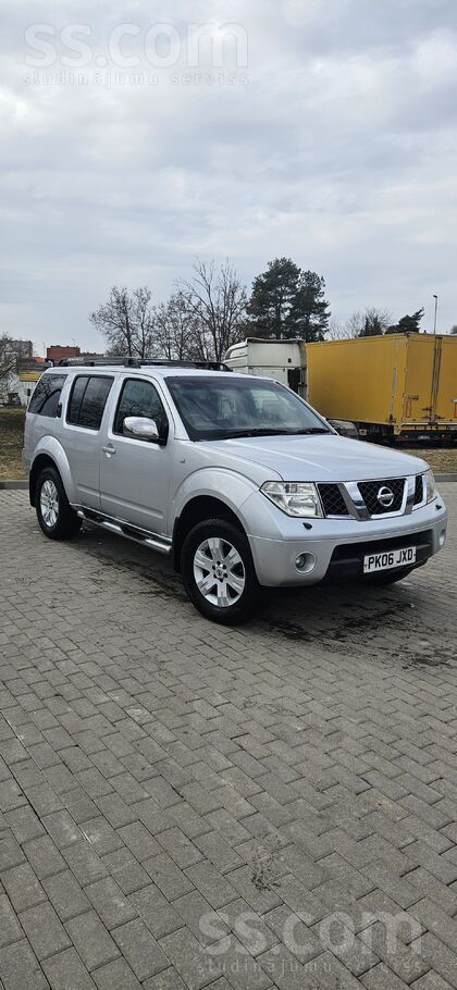 Pàrdošanà Nissan pathfinder 2.5dci 4x4 manualis 7vietìgais 2006 gada Anglis