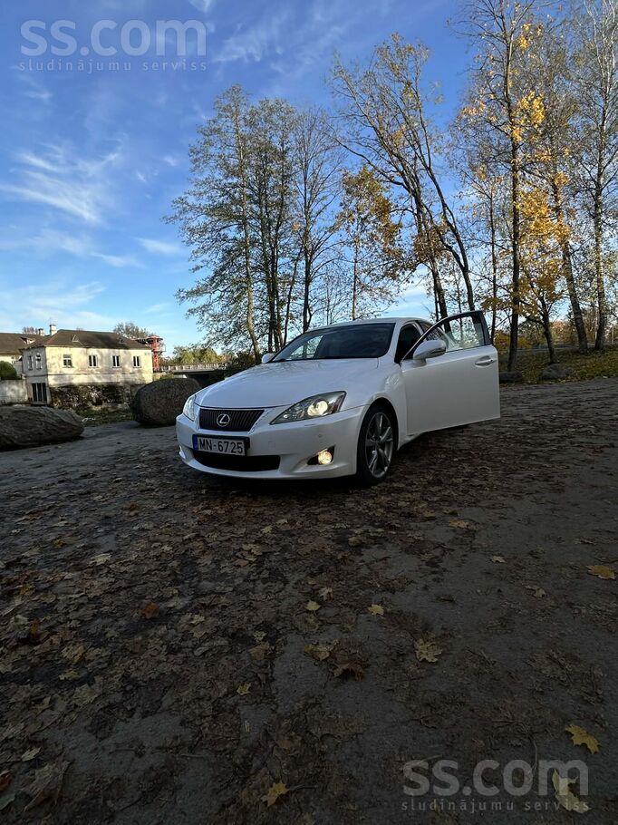 Stilīgs, ekonomisks, uzticams un komfortabls auto, kas vienmēr piesaista uzm