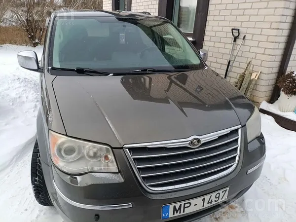 Chrysler Sakarā ar jauna auto iegādi , pārdodu ģimenes auto
