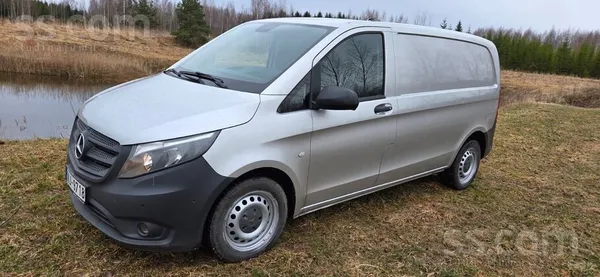 Mercedes Mercedes Vito 2.2 Cdi – kravas furgons ar plauktie